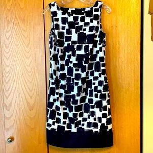 AB Studio sheath dress size 6 black white print stretch sleeveless rear zip EUC